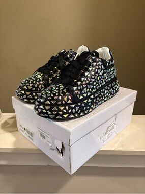 Mata Shoes Black Iridescent Triangle-Stud Kids Sneakers